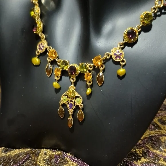 Elegant Gold and Purple Necklace - Picture 2 of 4